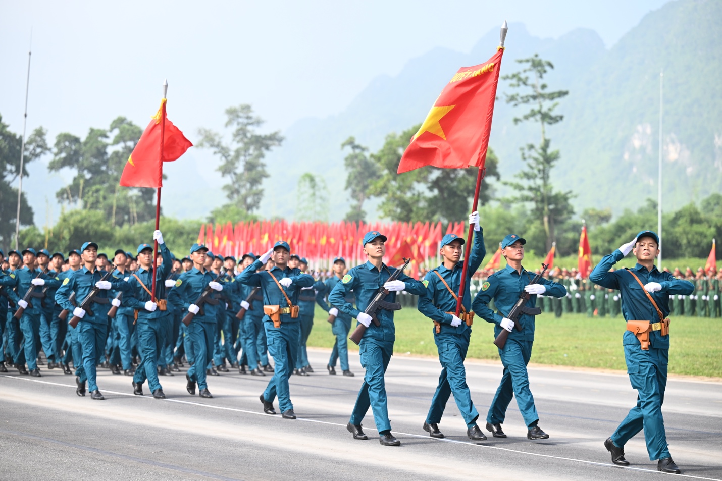 Toàn cảnh các khối diễu binh, diễu hành hợp luyện khi đại lễ đã cận kề- Ảnh 20. Toàn cảnh các khối diễu binh, diễu hành hợp luyện khi đại lễ đã cận kề- Ảnh 20.
