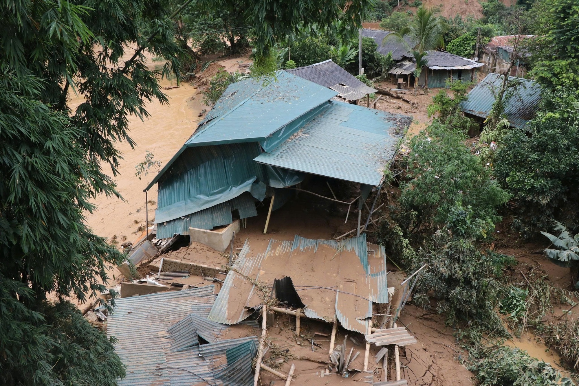 Hỗ trợ 100 triệu đồng nhà bị đổ sập do mưa lũ ở Nghệ An, Điện Biên, Sơn La- Ảnh 1. Hỗ trợ 100 triệu đồng nhà bị đổ sập do mưa lũ ở Nghệ An, Điện Biên, Sơn La- Ảnh 1.