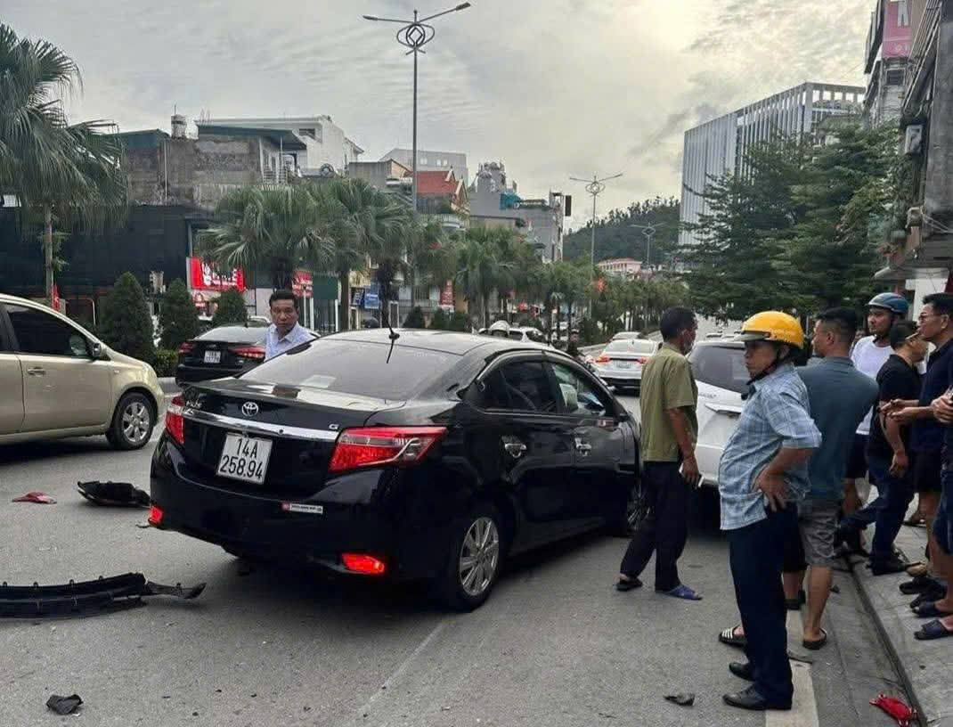 Quảng Ninh: Phó giám đốc gây tai nạn liên hoàn trên QL18 nồng độ cồn vượt mức kịch khung- Ảnh 1. Quảng Ninh: Phó giám đốc gây tai nạn liên hoàn trên QL18 nồng độ cồn vượt mức kịch khung- Ảnh 1.