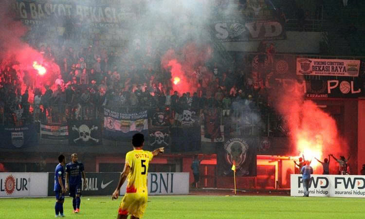 FIFA không gỡ lệnh cấm cho cổ động viên bóng đá Indonesia- Ảnh 2.