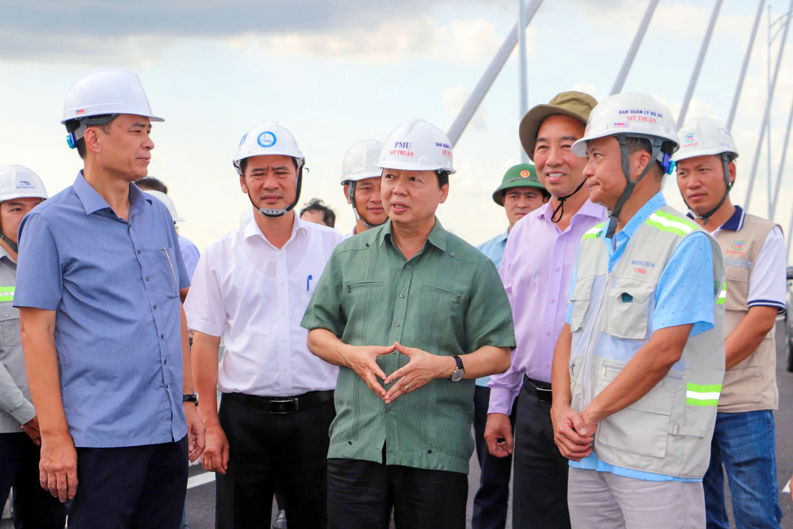 Phó Thủ tướng: Cầu Rạch Miễu 2 là "xương sống" giao thông vùng Đồng bằng sông Cửu Long- Ảnh 1.