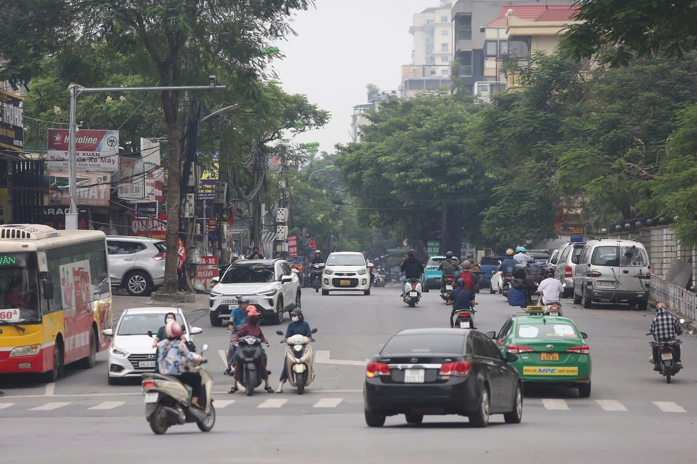 Hà Nội điều chỉnh tổ chức giao thông đường Nguyễn Hoàng Tôn, người dân đi lại thế nào?- Ảnh 1. Hà Nội điều chỉnh tổ chức giao thông đường Nguyễn Hoàng Tôn, người dân đi lại thế nào?- Ảnh 1.
