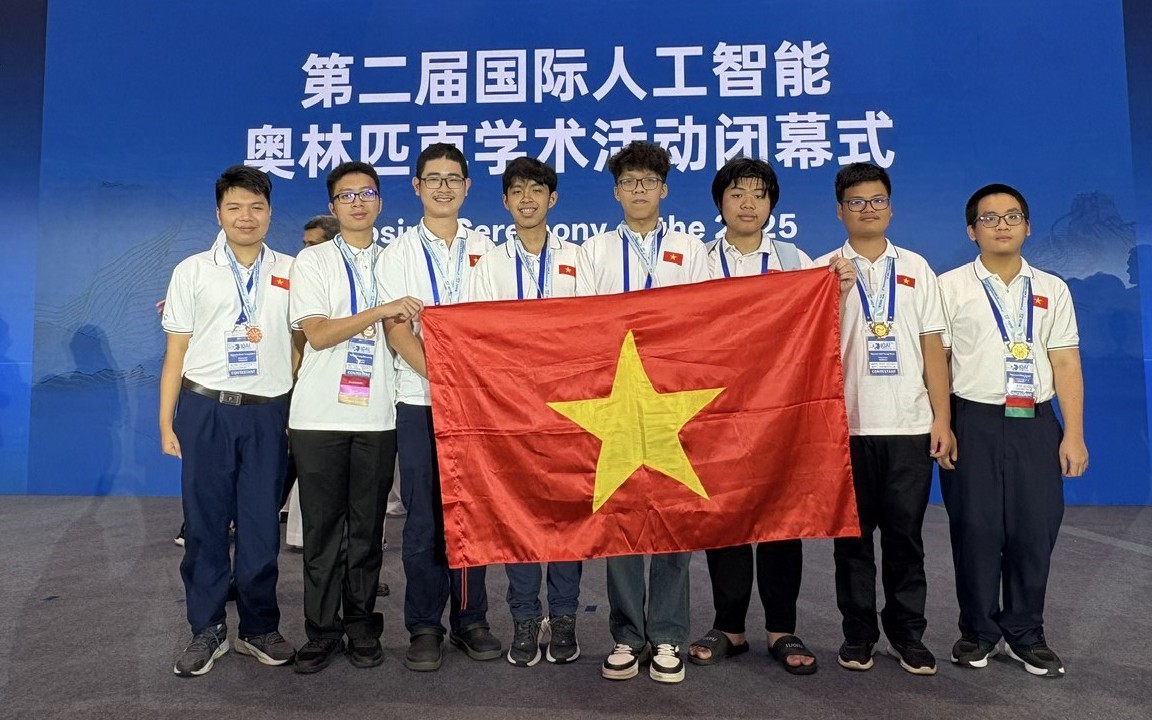 Cả 8 thí sinh Việt Nam giành huy chương Olympic AI quốc tế