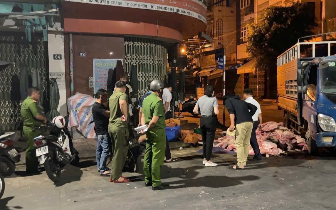 Gia Lai: Phát hiện, tiêu hủy hơn 1 tấn thịt heo hôi thối tuồn ra thị trường