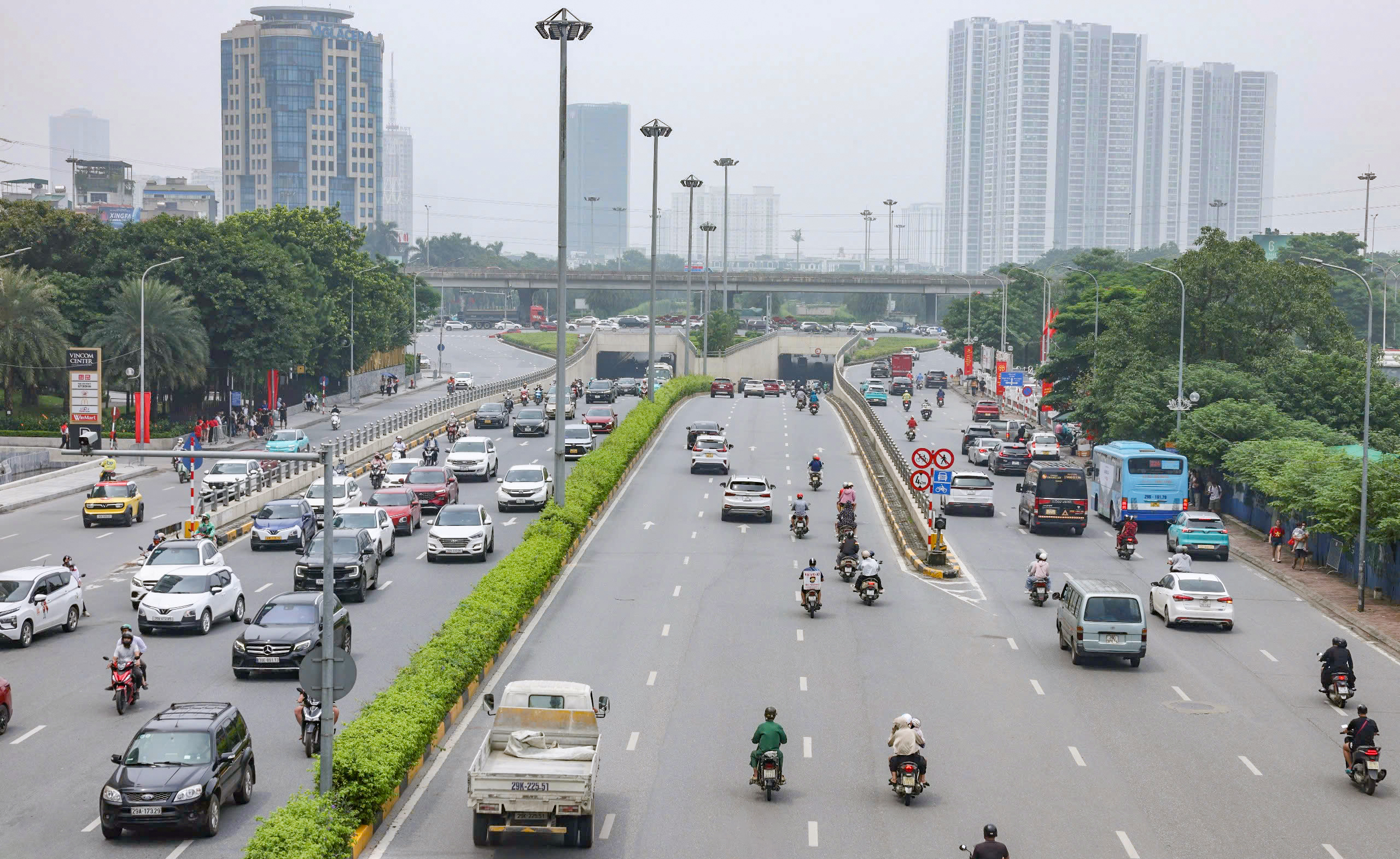 Cửa ngõ Hà Nội thông thoáng trong ngày thứ ba nghỉ lễ 2/9- Ảnh 5. Cửa ngõ Hà Nội thông thoáng trong ngày thứ ba nghỉ lễ 2/9- Ảnh 5.