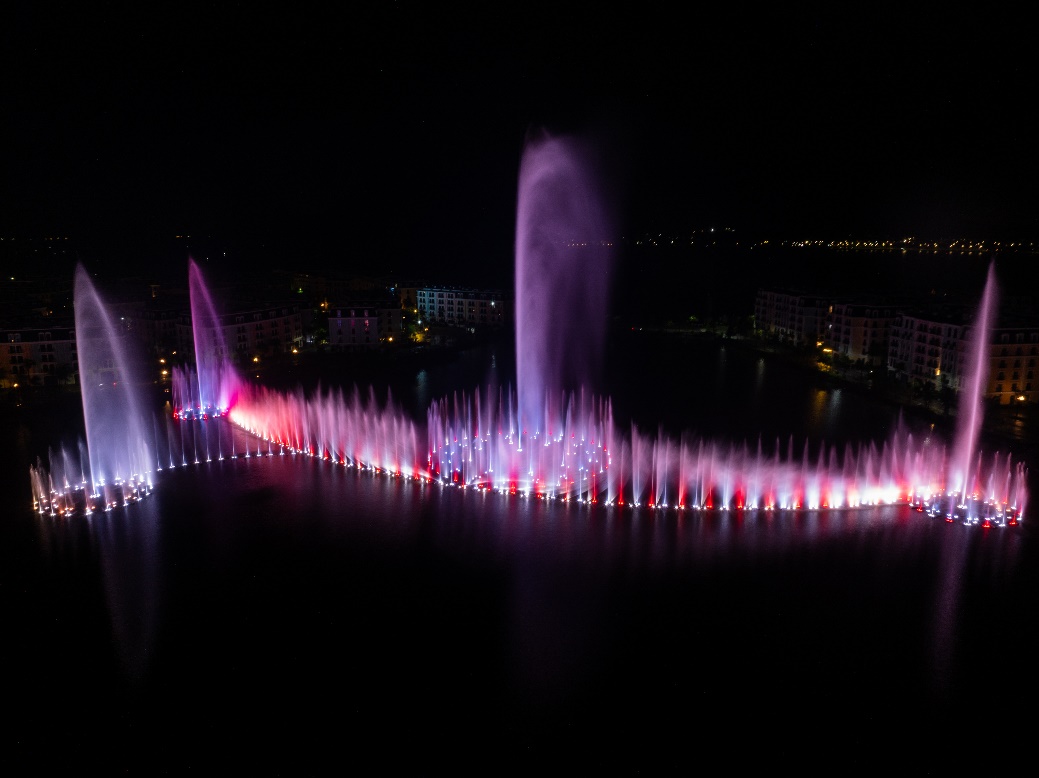 Halong Marina ra mắt Halo Bay Show, biểu tượng giải trí mới bên vịnh di sản- Ảnh 1. Halong Marina ra mắt Halo Bay Show, biểu tượng giải trí mới bên vịnh di sản- Ảnh 1.