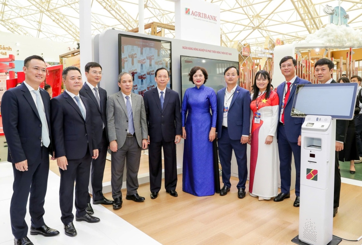 Quầy giao dịch thông minh của Agribank sẽ phủ sóng toàn quốc với 2.200 điểm giao dịch- Ảnh 1. C:\Users\ADMIN\Desktop\Agribank chuẩn bị phủ sóng Giải pháp Quầy giao dịch thông minh đến hơn 2200 điểm giao dịch\515439934_1187360303418913_8013584463529236193_n.jpg