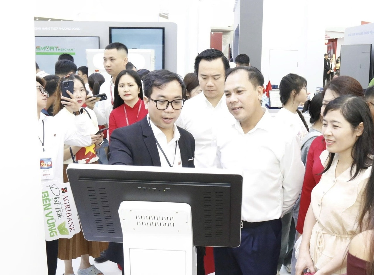 Quầy giao dịch thông minh của Agribank sẽ phủ sóng toàn quốc với 2.200 điểm giao dịch- Ảnh 4. z6965147567551_c8d8f7f30556eb20e812dc26d632fd66.jpg