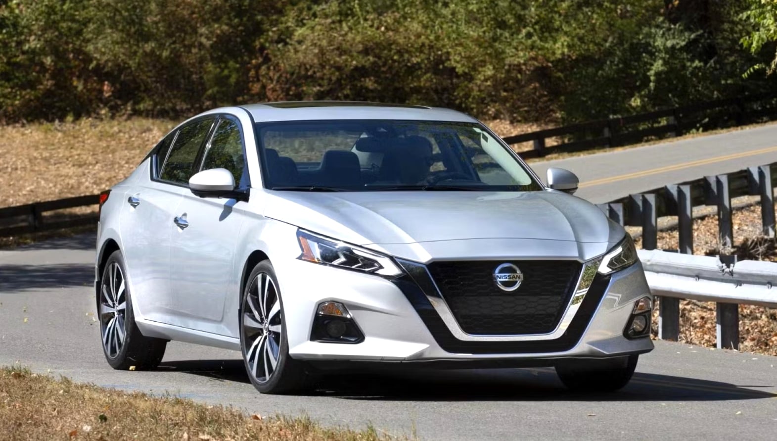 Nissan triệu hồi hàng loạt xe do lỗi có thể gây cháy nổ- Ảnh 1. Nissan triệu hồi hàng loạt xe do lỗi có thể gây cháy nổ- Ảnh 1.