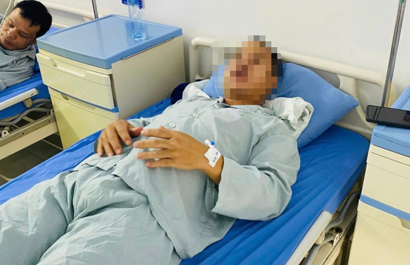 Xử lý nghiêm vụ bị đánh nhập viện vì cứu người bị tai nạn giao thông ở Bắc Ninh- Ảnh 1. Xử lý nghiêm vụ bị đánh nhập viện vì cứu người bị tai nạn giao thông ở Bắc Ninh- Ảnh 1.