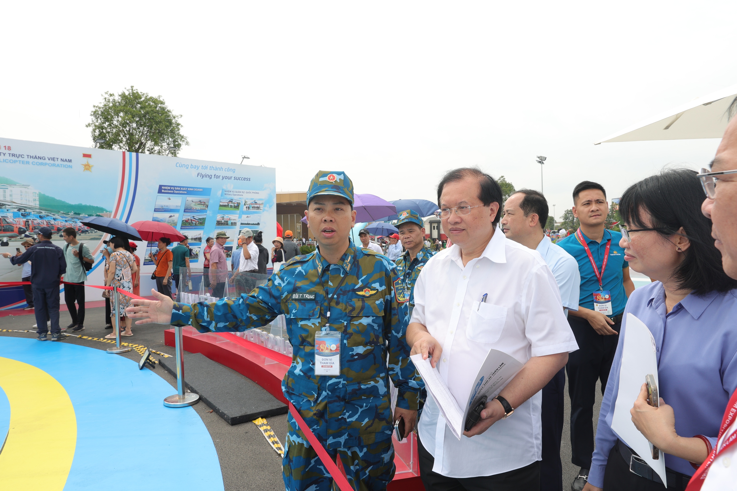 Triển lãm “Khát vọng bầu trời” vẫn hút khách sau 12 ngày mở cửa- Ảnh 5. Triển lãm “Khát vọng bầu trời” vẫn hút khách sau 12 ngày mở cửa- Ảnh 5.