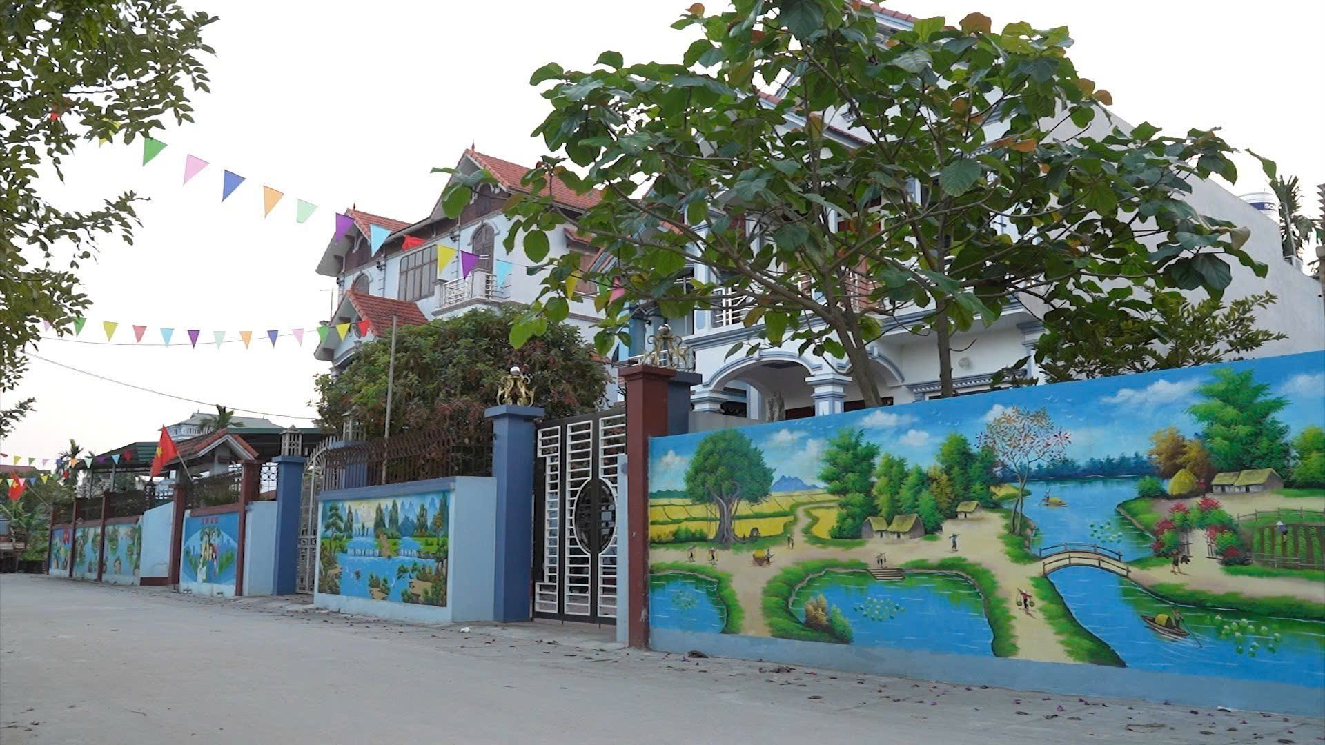 Hà Nội: Xây dựng nông thôn mới, 100 đường cấp xã được bê tông, thảm nhựa- Ảnh 1. Hà Nội: Xây dựng nông thôn mới, 100 đường cấp xã được bê tông, thảm nhựa- Ảnh 1.