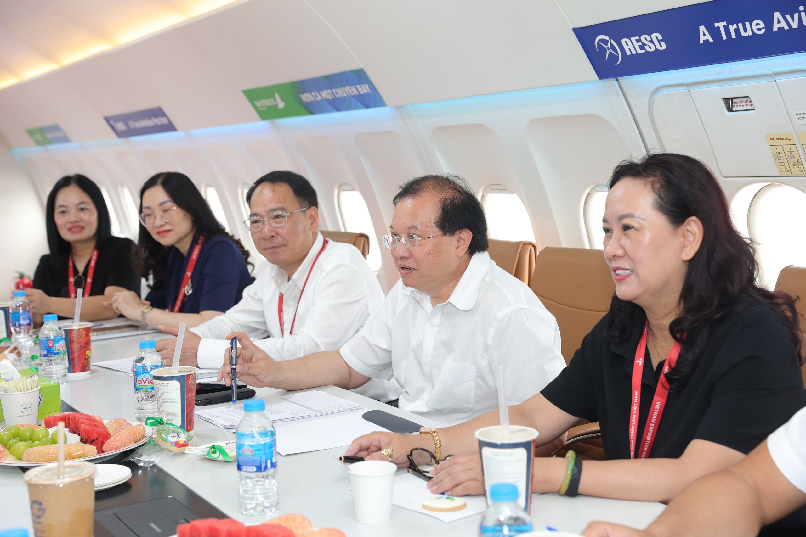 Triển lãm “Khát vọng bầu trời” vẫn hút khách sau 12 ngày mở cửa- Ảnh 3. Triển lãm “Khát vọng bầu trời” vẫn hút khách sau 12 ngày mở cửa- Ảnh 3.