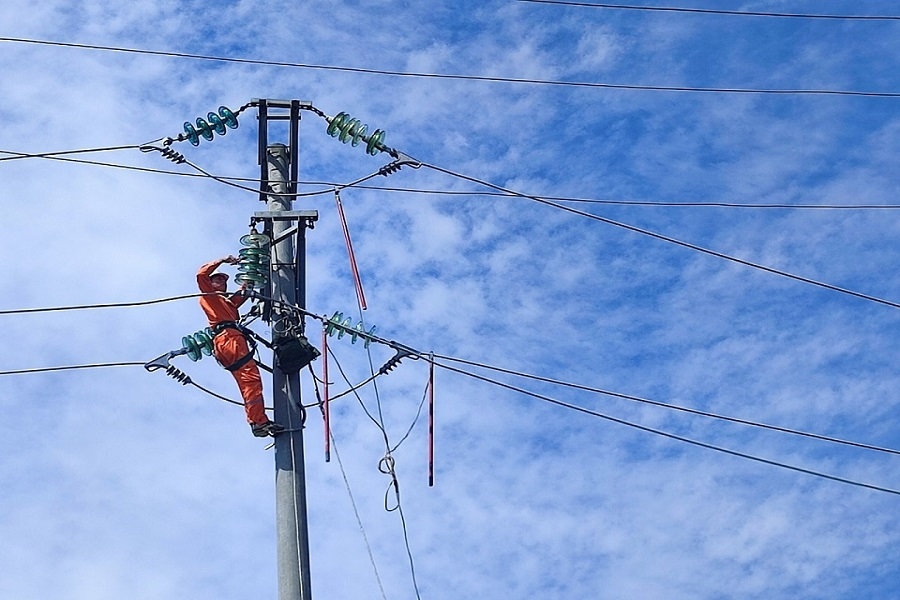 Đại biểu Quốc hội "hiến kế" EVN cải thiện dịch vụ để người dân hài lòng hơn- Ảnh 1. Đại biểu Quốc hội "hiến kế" EVN cải thiện dịch vụ để người dân hài lòng hơn- Ảnh 1.