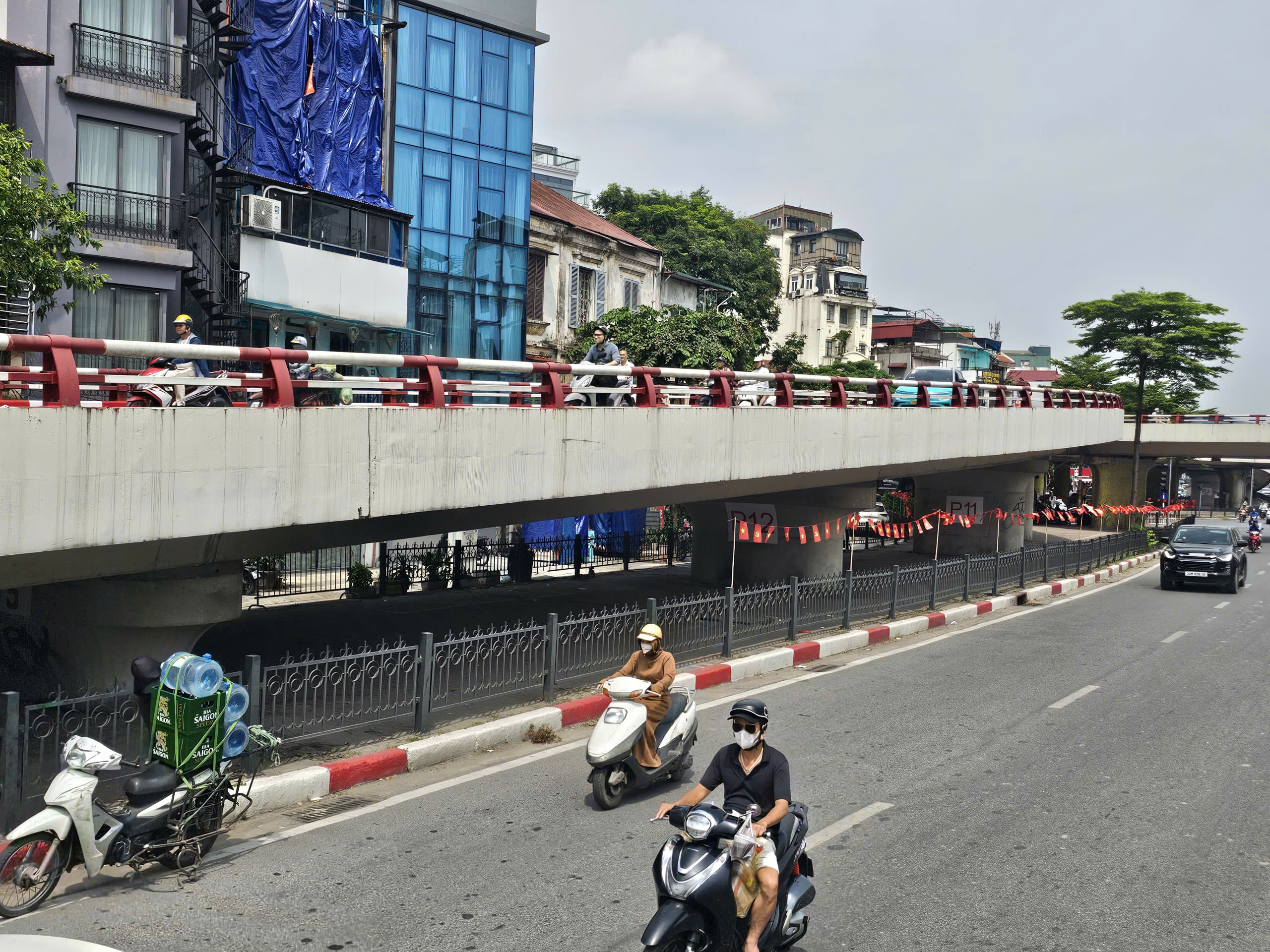 Sau vụ cháy dưới gầm cầu Vĩnh Tuy, 3/4 bãi xe bị "xóa sổ"- Ảnh 12. Sau vụ cháy dưới gầm cầu Vĩnh Tuy, 3/4 bãi xe bị "xóa sổ"- Ảnh 12.
