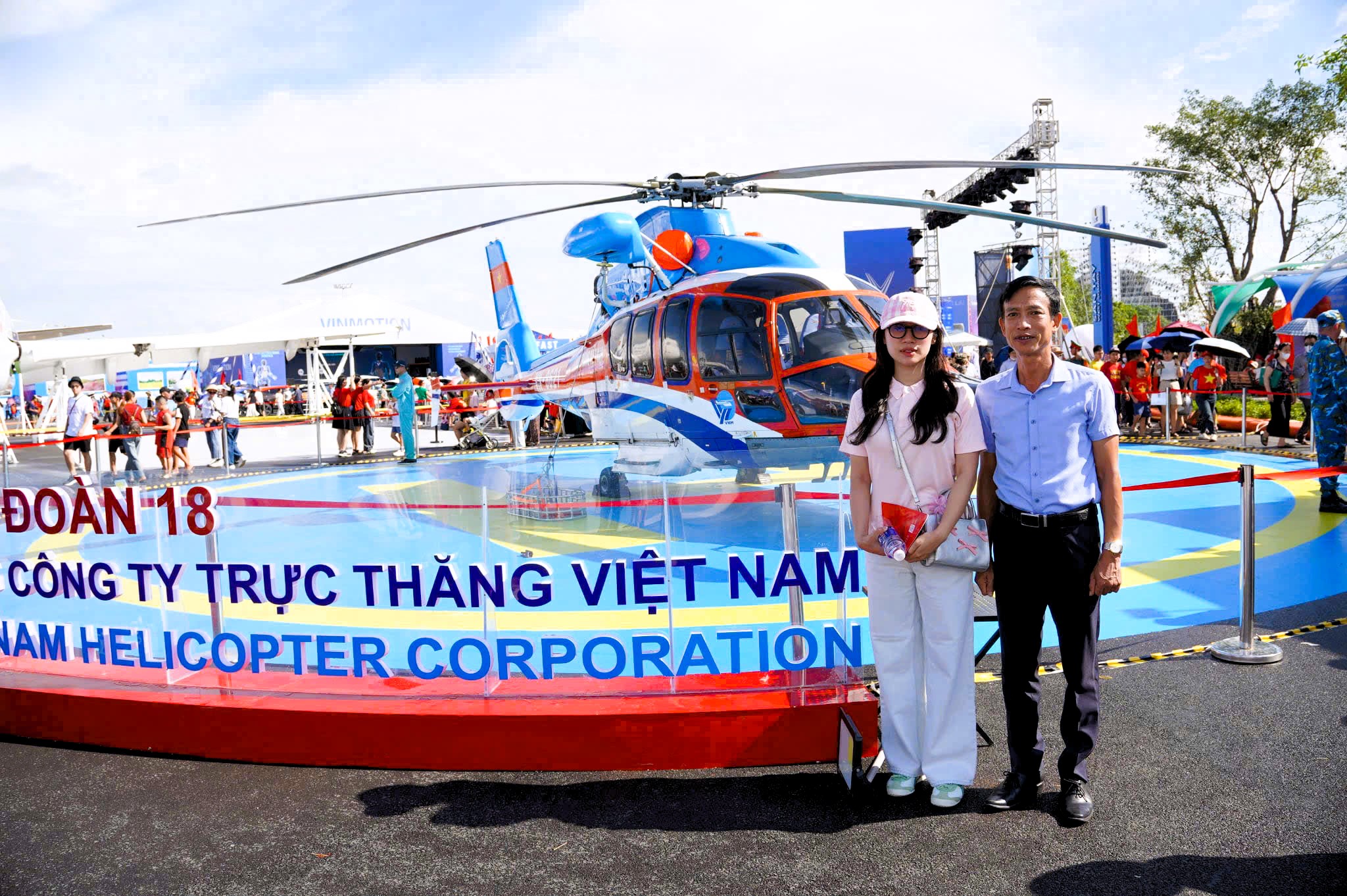 Triển lãm “Khát vọng bầu trời” vẫn hút khách sau 12 ngày mở cửa- Ảnh 48. Triển lãm “Khát vọng bầu trời” vẫn hút khách sau 12 ngày mở cửa- Ảnh 48.