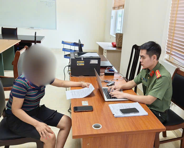 Hà Nội: Xử phạt hai người đăng thông tin sai sự thật về một dự án bất động sản- Ảnh 1. Hà Nội: Xử phạt hai người đăng thông tin sai sự thật về một dự án bất động sản- Ảnh 1.
