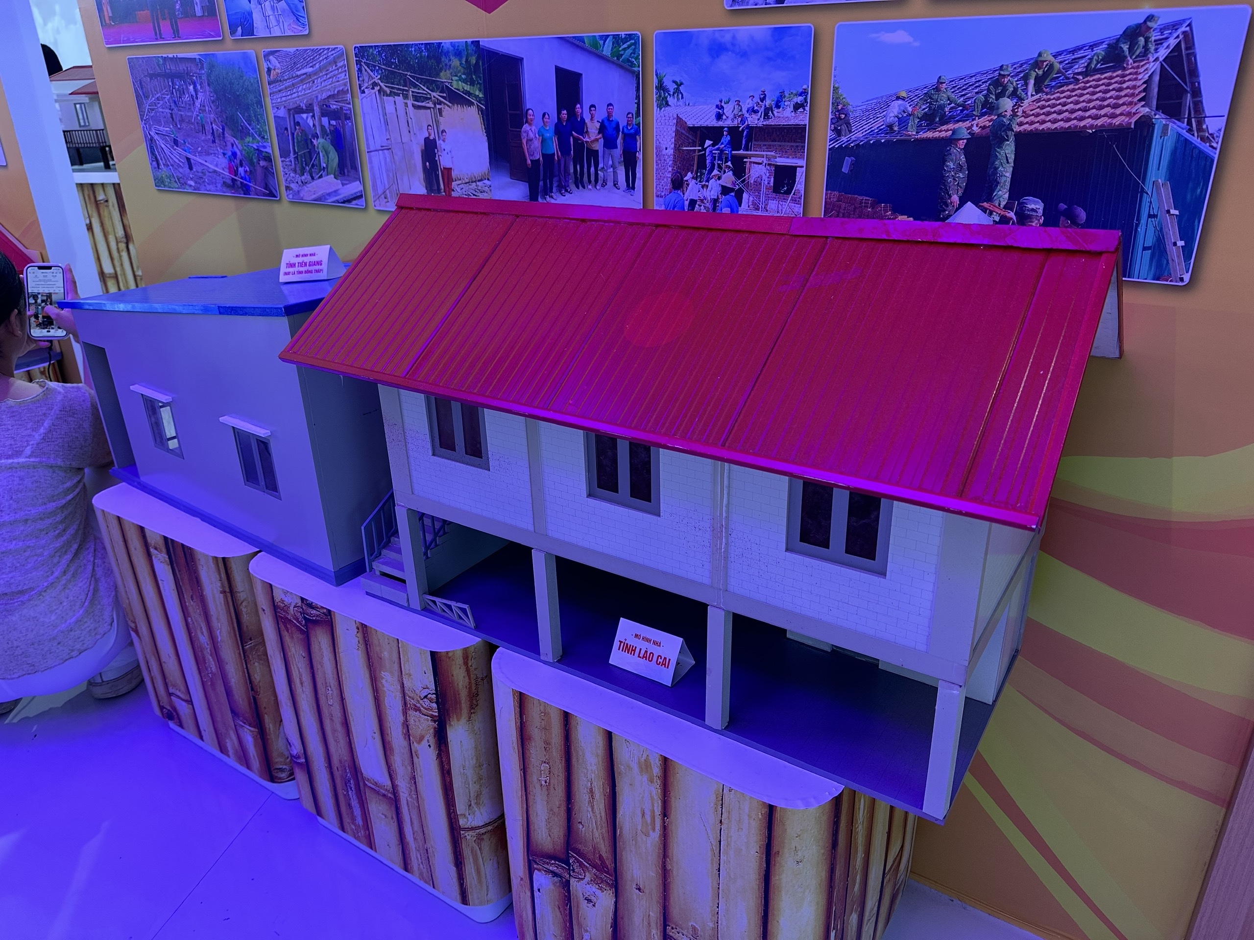 Ấn tượng sắc màu 54 dân tộc Việt Nam tại Triển lãm thành tựu đất nước 80 năm- Ảnh 21. Ấn tượng sắc màu 54 dân tộc Việt Nam tại Triển lãm thành tựu đất nước 80 năm- Ảnh 21.