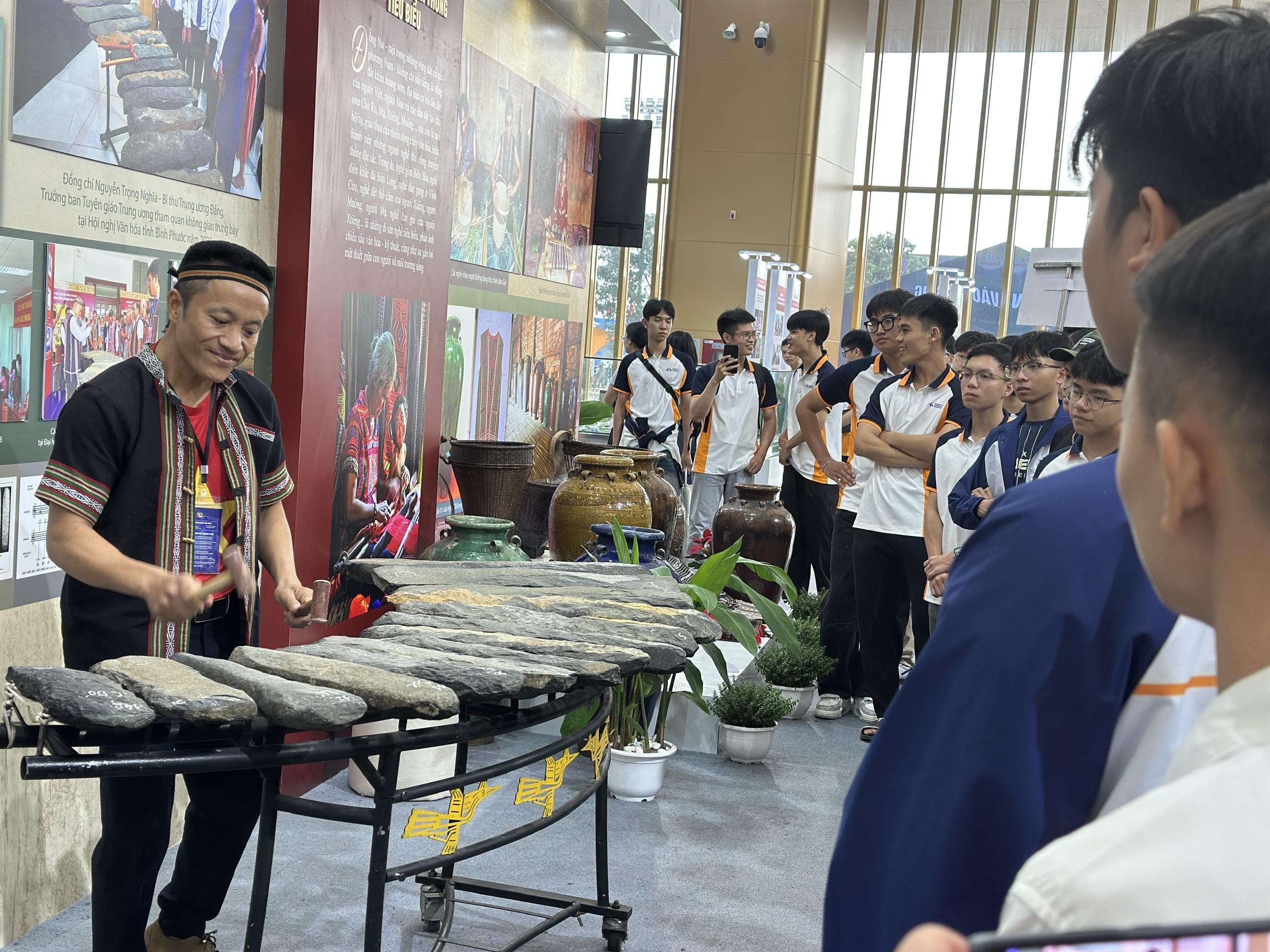 Ấn tượng sắc màu 54 dân tộc Việt Nam tại Triển lãm thành tựu đất nước 80 năm- Ảnh 26. Ấn tượng sắc màu 54 dân tộc Việt Nam tại Triển lãm thành tựu đất nước 80 năm- Ảnh 26.