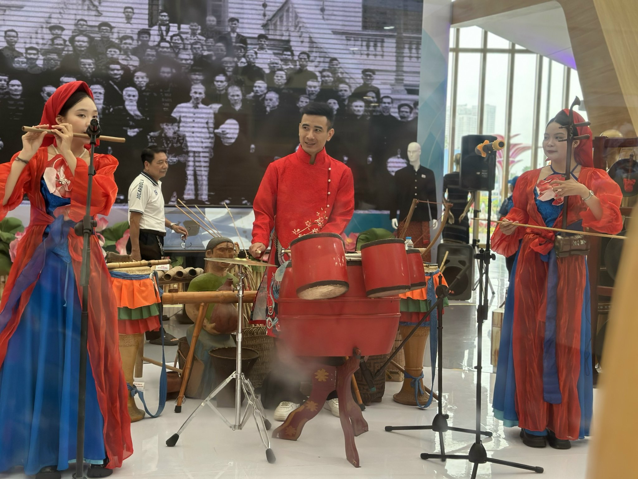 Ấn tượng sắc màu 54 dân tộc Việt Nam tại Triển lãm thành tựu đất nước 80 năm- Ảnh 27. Ấn tượng sắc màu 54 dân tộc Việt Nam tại Triển lãm thành tựu đất nước 80 năm- Ảnh 27.