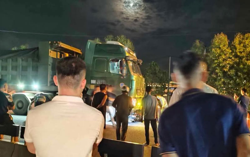 Hiện trường vụ tai nạn khiến nam thanh niên tử vong thương tâm. Hiện trường vụ tai nạn khiến nam thanh niên tử vong thương tâm.