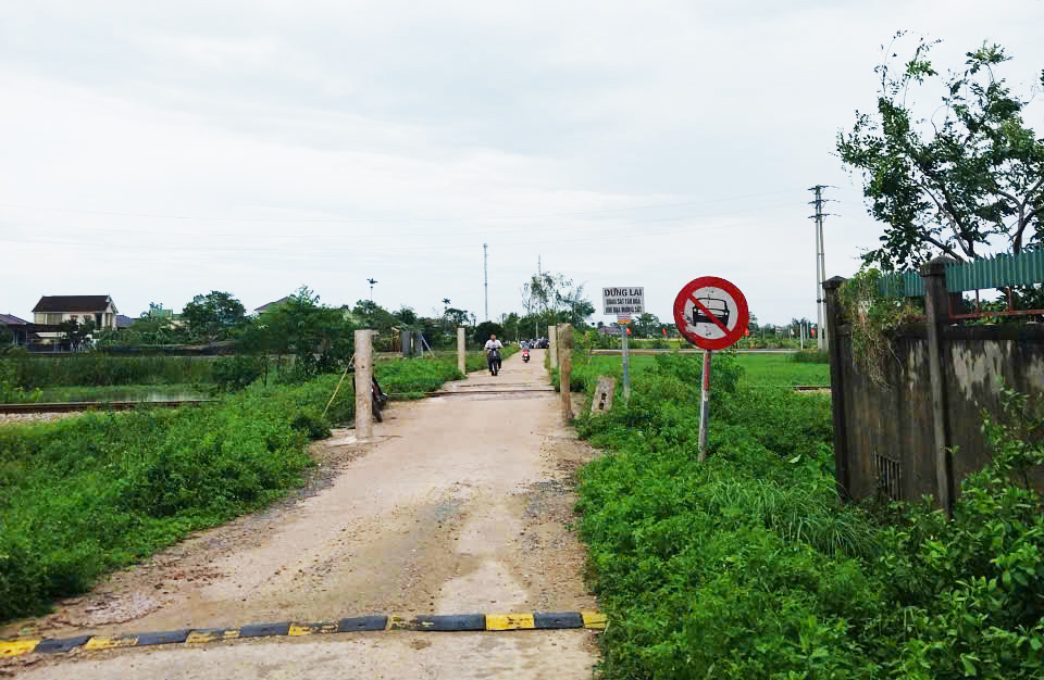 Nghệ An quyết liệt đóng lối đi tự mở, đưa Luật Đường sắt 2025 vào cuộc sống- Ảnh 1. Nghệ An quyết liệt đóng lối đi tự mở, đưa Luật Đường sắt 2025 vào cuộc sống- Ảnh 1.