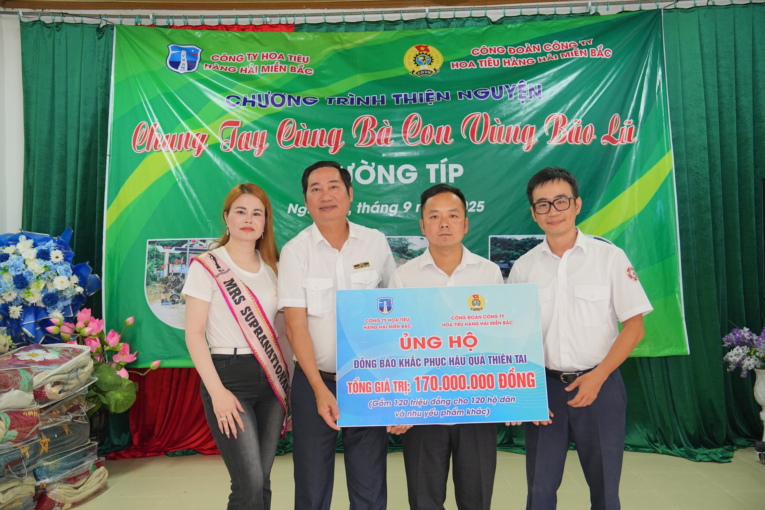 Vượt bùn lũ lên Mường Típ: Những bàn tay nhân ái tìm đến nơi gian khó nhất- Ảnh 1.