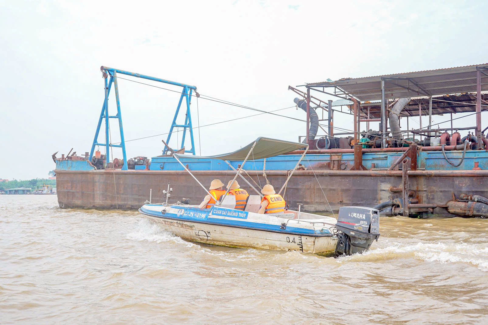 Tai nạn giao thông giảm sâu sau một tháng CSGT tổng kiểm soát xe kinh doanh vận tải- Ảnh 2. Tai nạn giao thông giảm sâu sau một tháng CSGT tổng kiểm soát xe kinh doanh vận tải- Ảnh 2.