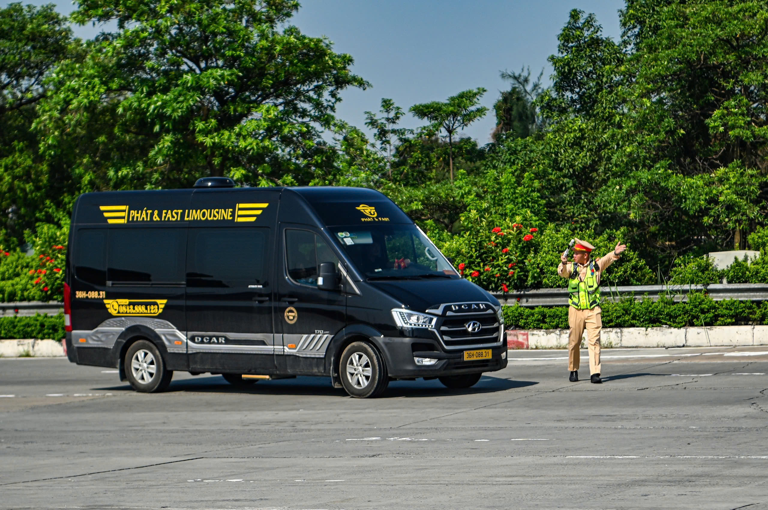 Tai nạn giao thông giảm sâu sau một tháng CSGT tổng kiểm soát xe kinh doanh vận tải- Ảnh 1. Tai nạn giao thông giảm sâu sau một tháng CSGT tổng kiểm soát xe kinh doanh vận tải- Ảnh 1.