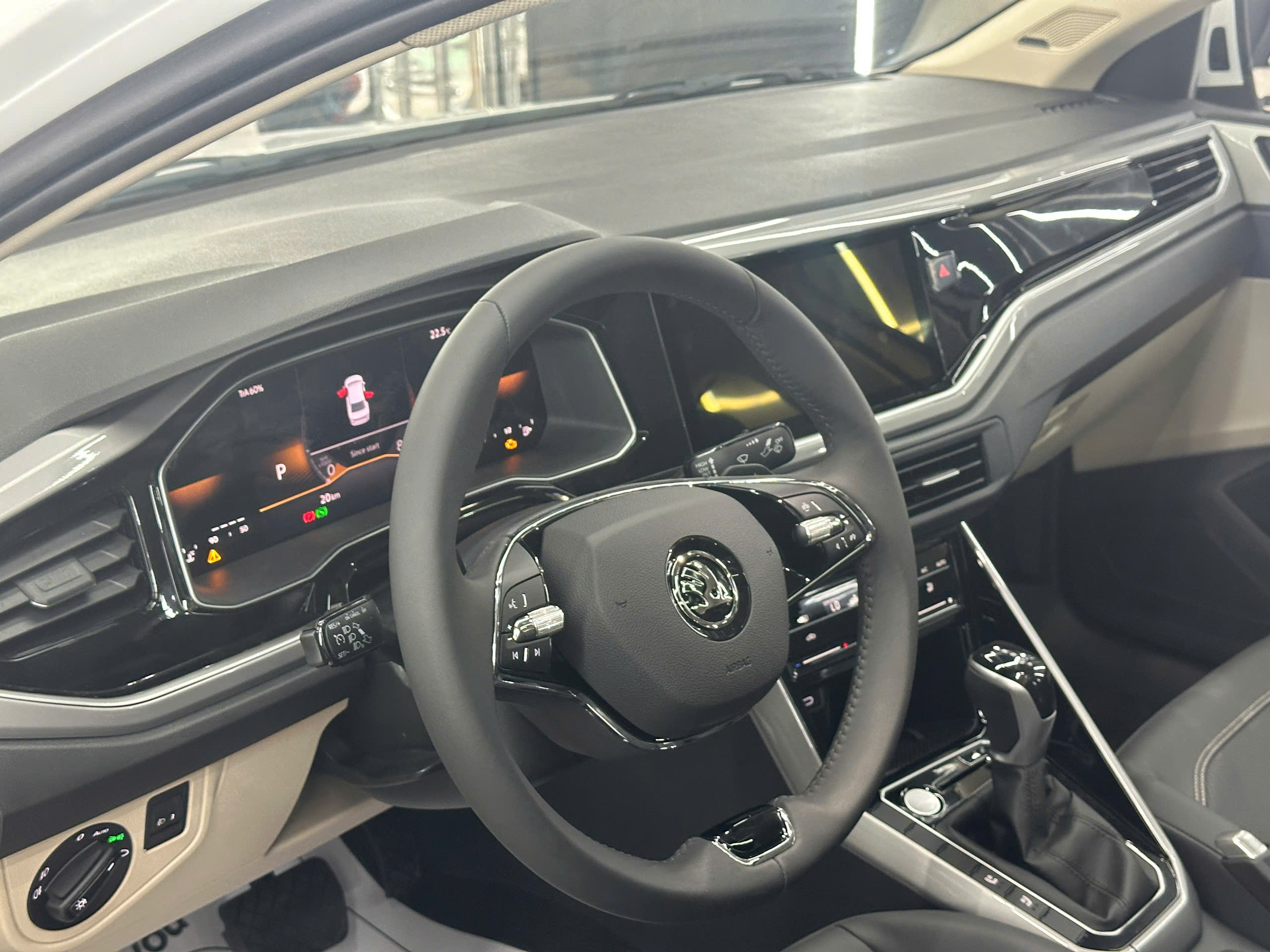 Skoda Slavia ra mắt, chốt giá từ 468 triệu đồng- Ảnh 3.