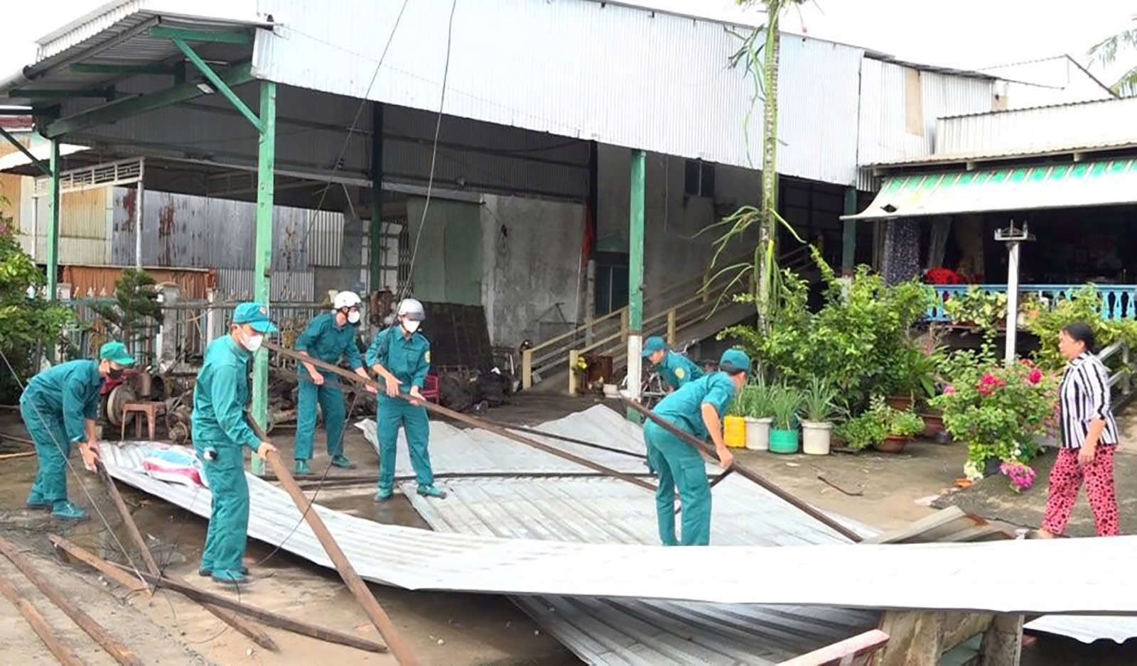 37 căn nhà bị sập, tốc mái do dông lốc ở An Giang- Ảnh 1.