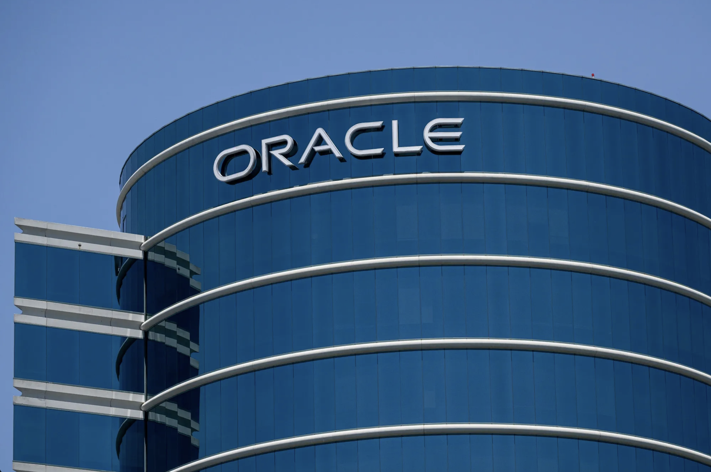Tỷ phú Larry Ellison trở lại đỉnh cao, 48 năm sau khi đồng sáng lập Oracle- Ảnh 2. Tỷ phú Larry Ellison trở lại đỉnh cao, 48 năm sau khi đồng sáng lập Oracle- Ảnh 2.
