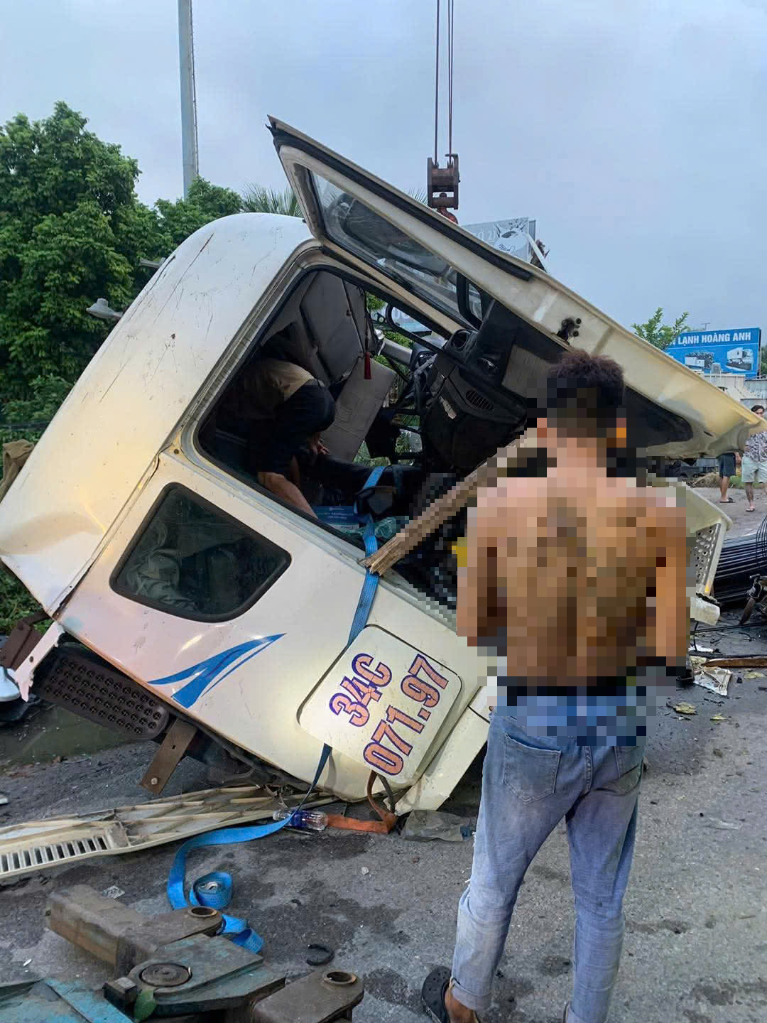 Hải Phòng: Hai xe đầu kéo va chạm trên QL5, một tài xế bị thương, giao thông ùn tắc- Ảnh 2.