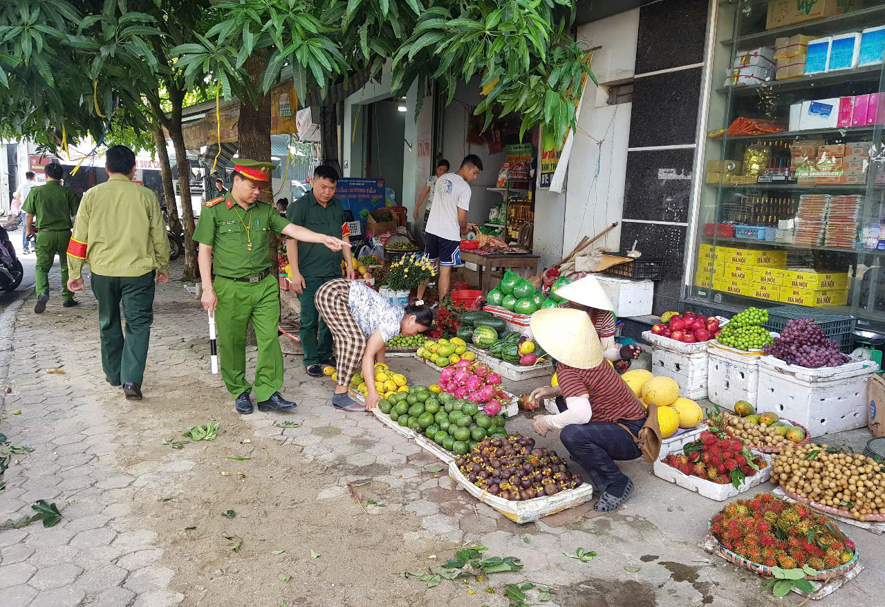 "Siêu phường" ở Thanh Hóa dẹp lấn chiếm lòng đường, vỉa hè- Ảnh 4. "Siêu phường" ở Thanh Hóa dẹp lấn chiếm lòng đường, vỉa hè- Ảnh 4.