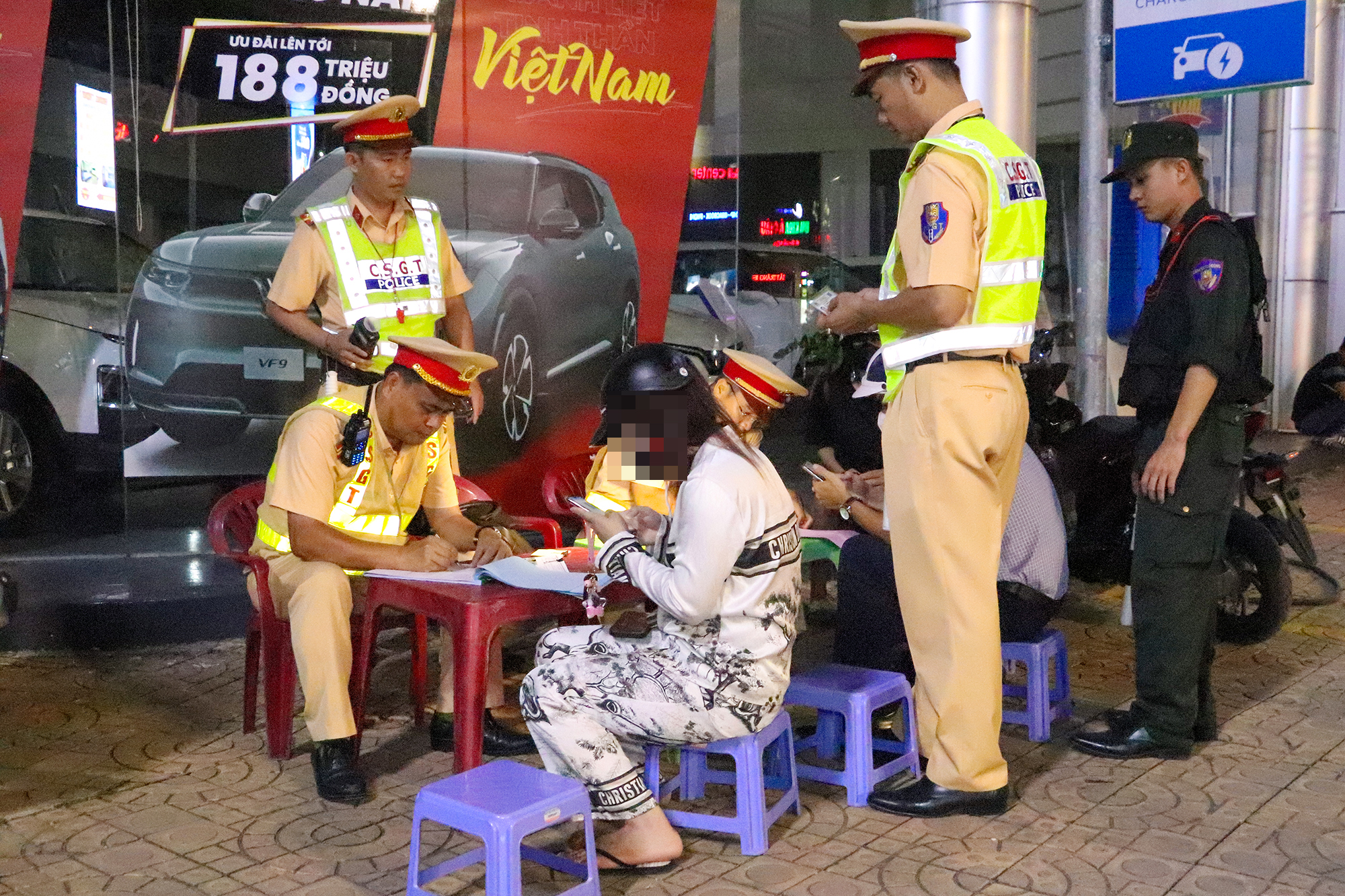 Cần Thơ mạnh tay xử lý vi phạm nồng độ cồn: Nhiều tài xế "ma men" bị phạt nặng- Ảnh 4.