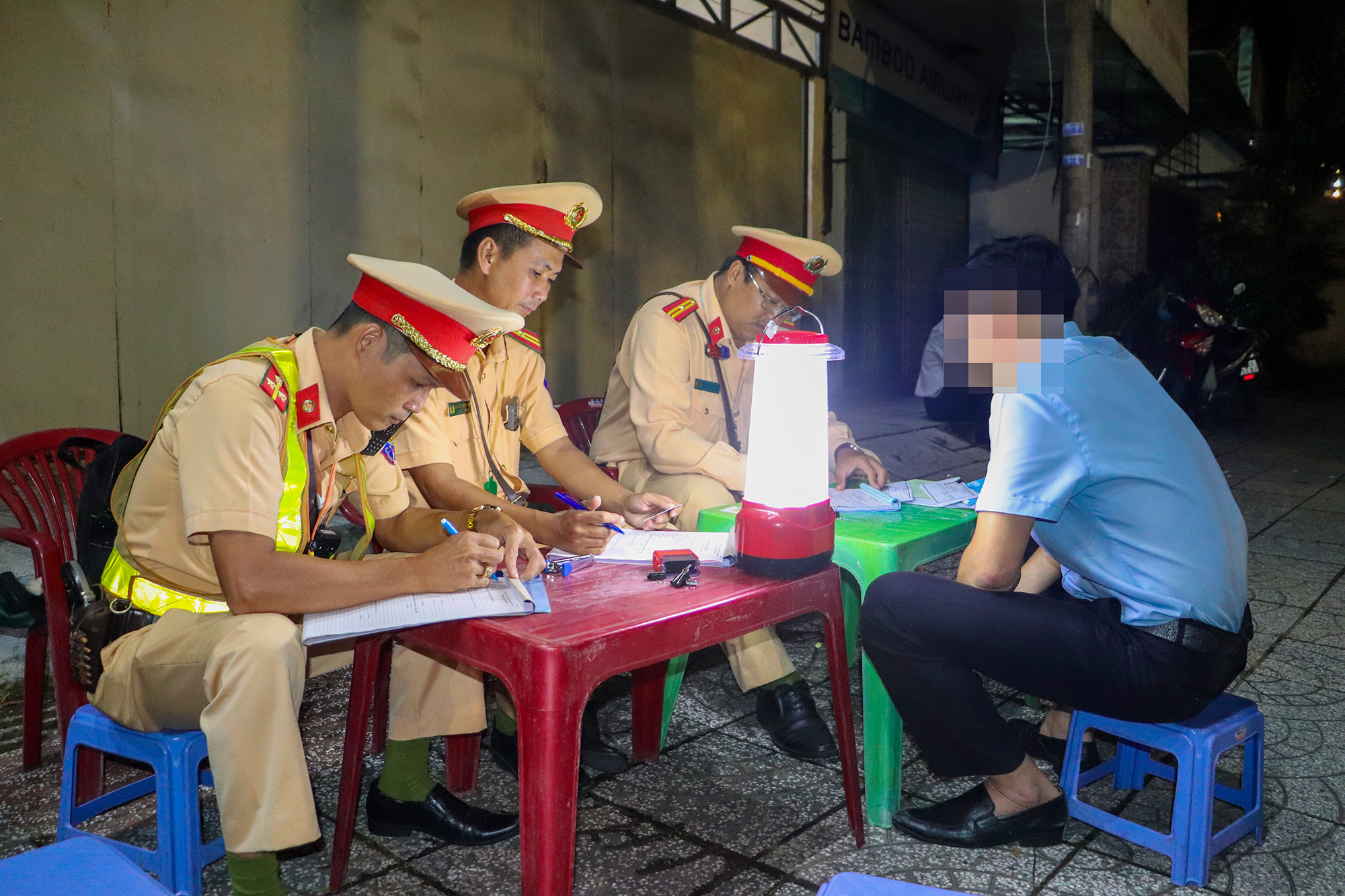 Cần Thơ mạnh tay xử lý vi phạm nồng độ cồn: Nhiều tài xế "ma men" bị phạt nặng- Ảnh 5.