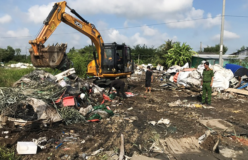 Đồng Tháp phát hiện cơ sở kinh doanh đổ chất thải rắn ra môi trường- Ảnh 2. Đồng Tháp phát hiện cơ sở kinh doanh đổ chất thải rắn ra môi trường- Ảnh 2.
