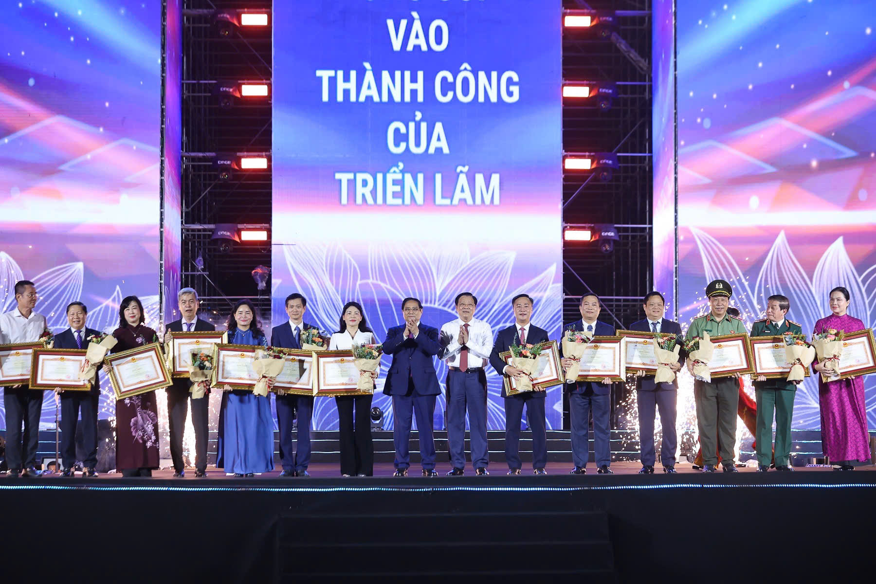 Thủ tướng: Triển lãm 80 năm thành công rực rỡ, vượt kỳ vọng- Ảnh 3.
