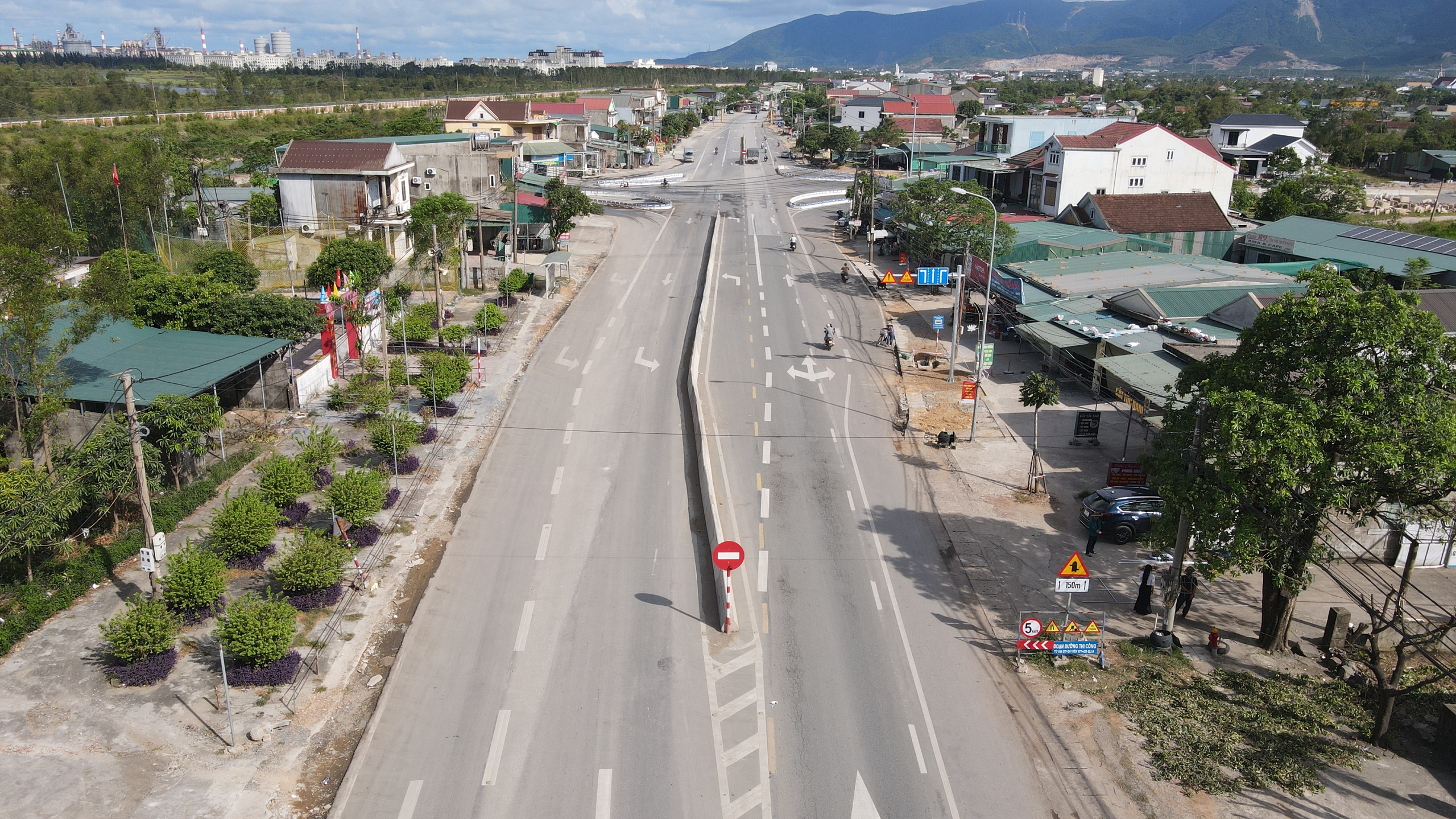 Sớm khắc phục bất cập gây nguy cơ tai nạn ở nút giao đường nhánh QL1 qua Hà Tĩnh - Ảnh 2.