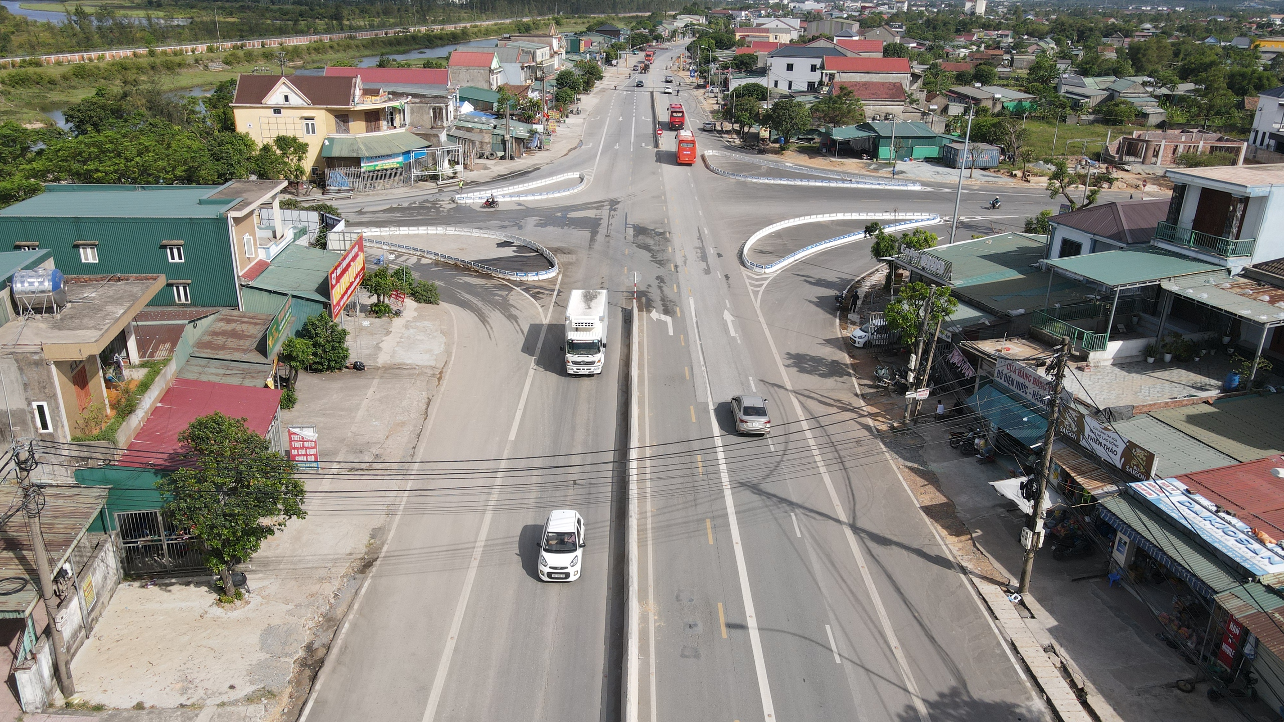 Sớm khắc phục bất cập gây nguy cơ tai nạn ở nút giao đường nhánh QL1 qua Hà Tĩnh - Ảnh 3.