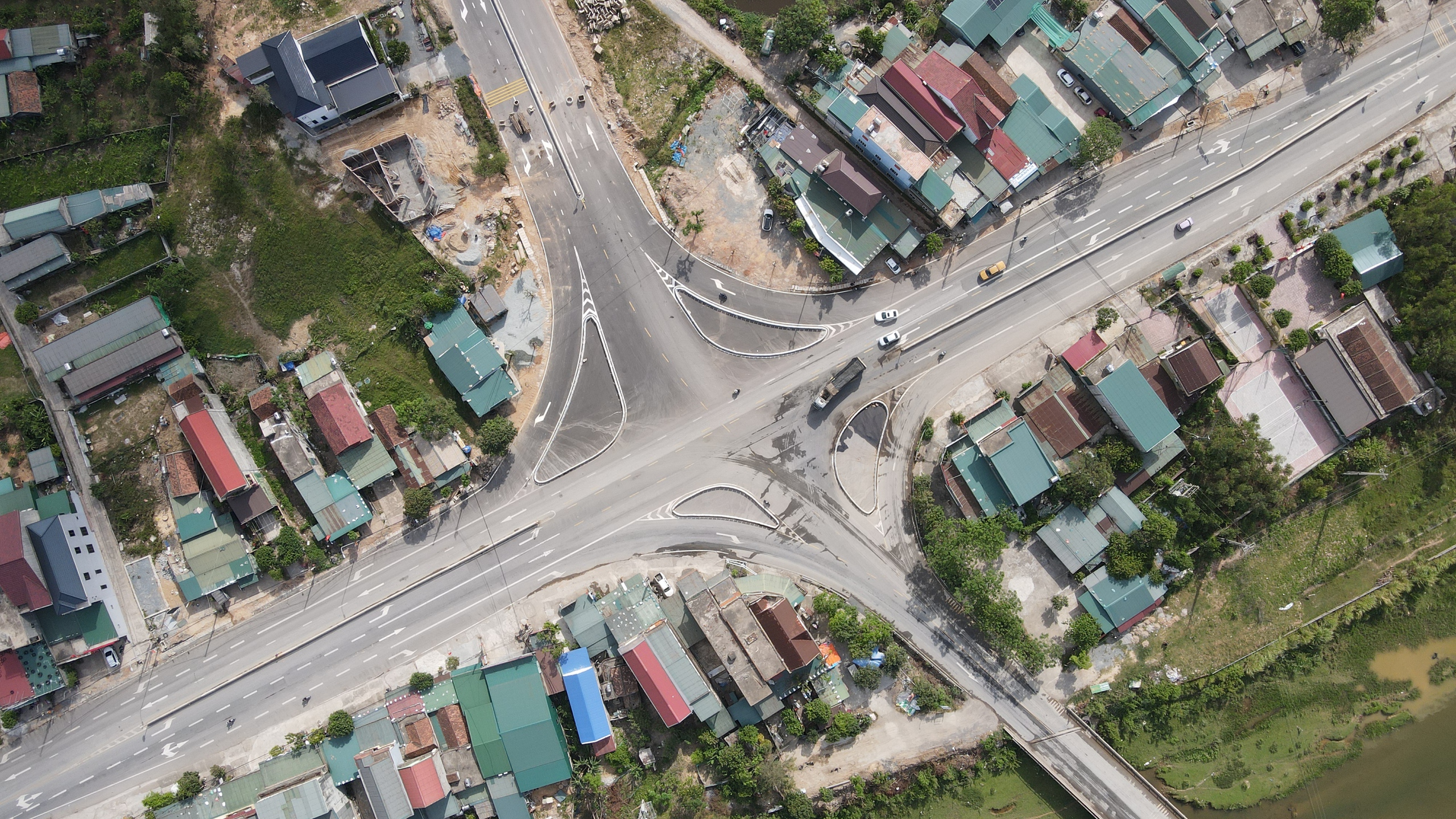 Sớm khắc phục bất cập gây nguy cơ tai nạn ở nút giao đường nhánh QL1 qua Hà Tĩnh - Ảnh 7.