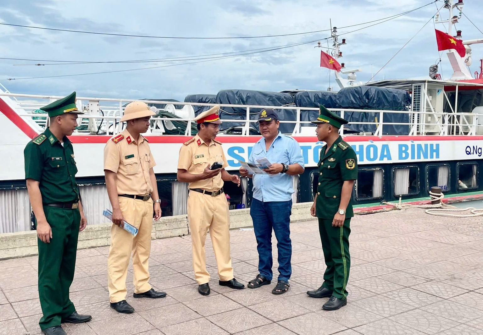Quảng Ngãi yêu cầu chấn chỉnh các bất cập, đảm bảo an toàn đường thủy trong mùa mưa- Ảnh 1. Quảng Ngãi yêu cầu chấn chỉnh các bất cập, đảm bảo an toàn đường thủy trong mùa mưa- Ảnh 1.