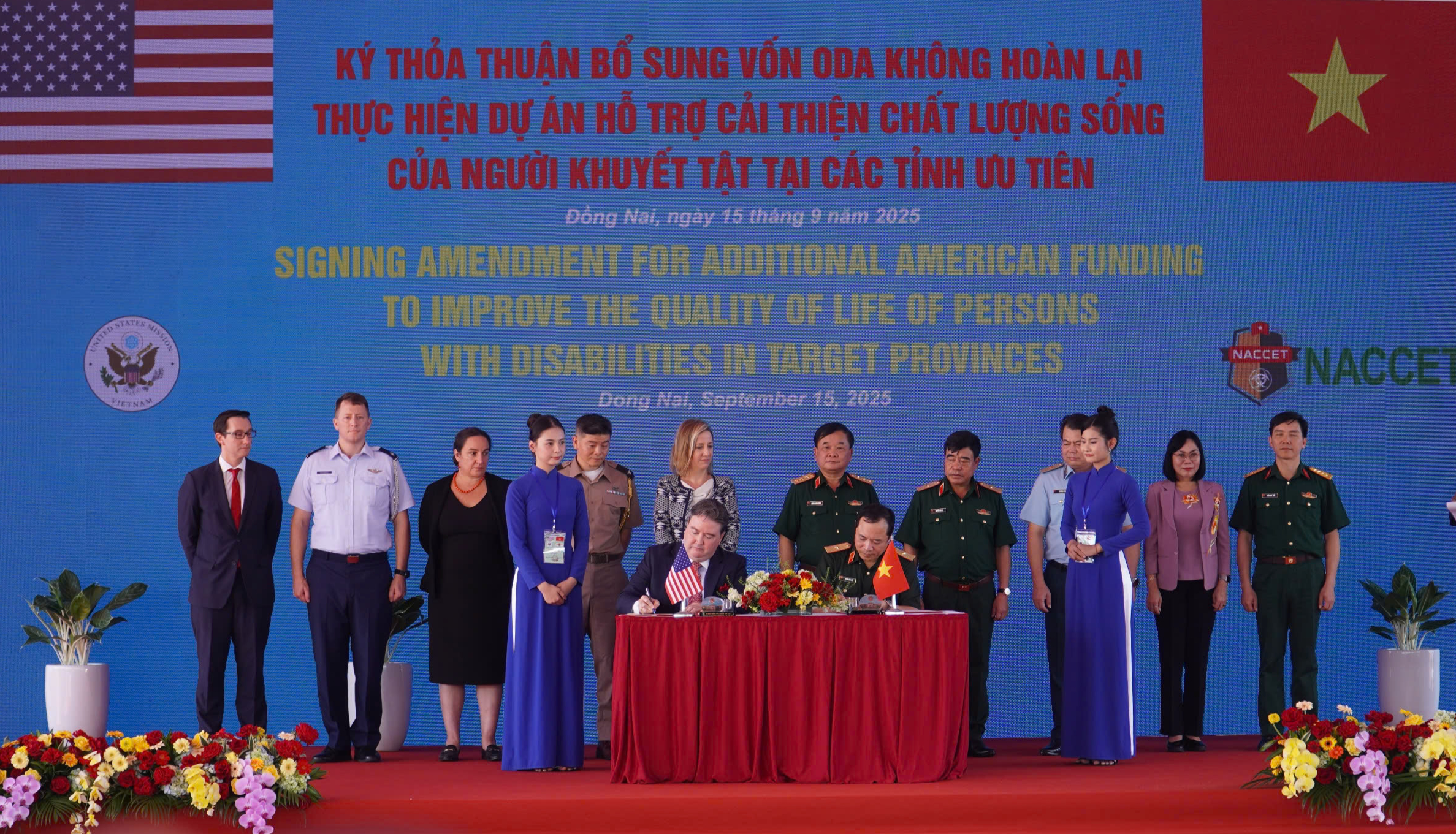Mỹ tiếp tục hỗ trợ khử dioxin tại sân bay Biên Hòa- Ảnh 2. Mỹ tiếp tục hỗ trợ khử dioxin tại sân bay Biên Hòa- Ảnh 2.