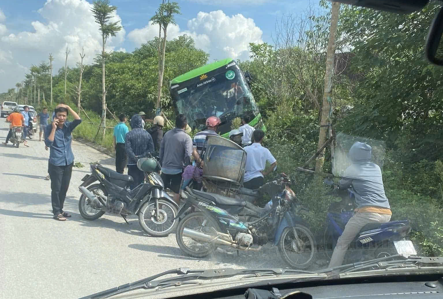 Tai nạn liên hoàn trên cao tốc Cầu Giẽ - Ninh Bình, nhiều người bị thương- Ảnh 2. Tai nạn liên hoàn trên cao tốc Cầu Giẽ - Ninh Bình, nhiều người bị thương- Ảnh 2.