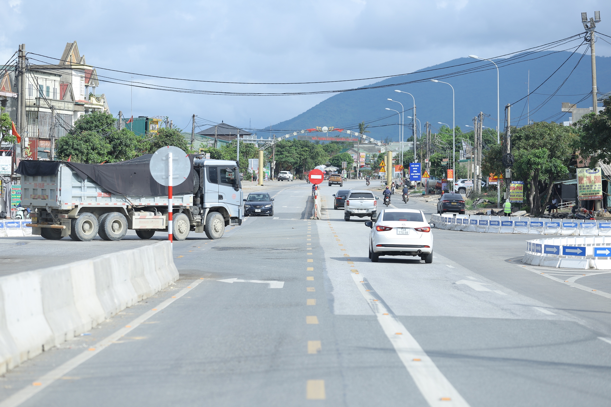 Sớm khắc phục bất cập gây nguy cơ tai nạn ở nút giao đường nhánh QL1 qua Hà Tĩnh - Ảnh 5.
