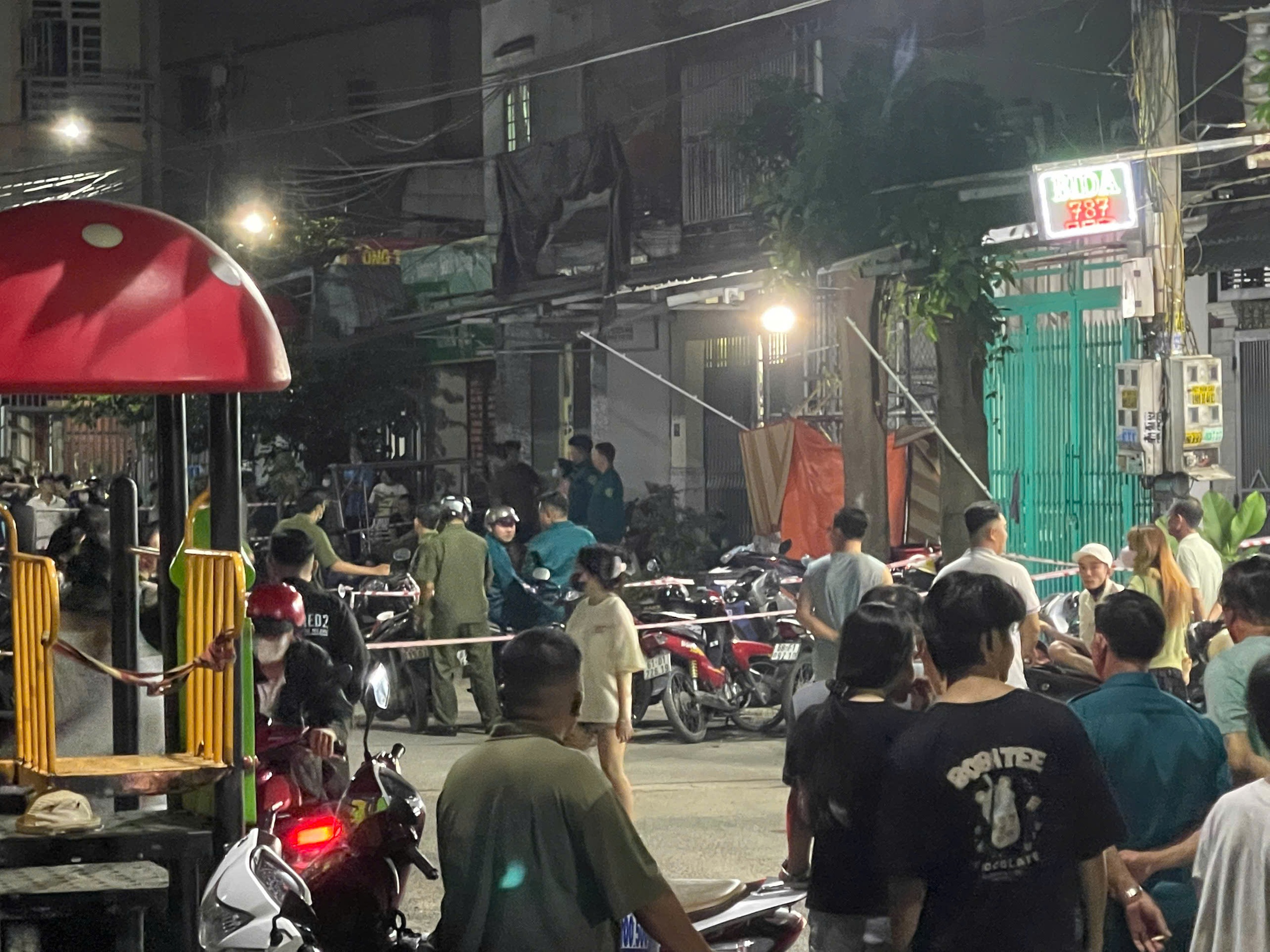 TP.HCM: Hai vợ chồng tử vong trước cửa nhà trọ- Ảnh 2. TP.HCM: Hai vợ chồng tử vong trước cửa nhà trọ- Ảnh 2.