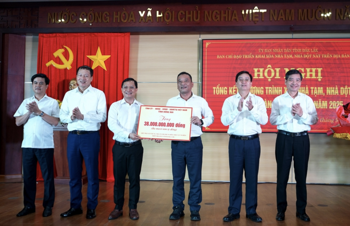 Đồng Nai trao 38 tỷ đồng giúp Đắk Lắk xóa nhà tạm, nhà dột cho bà con đồng bào khó khăn- Ảnh 1.