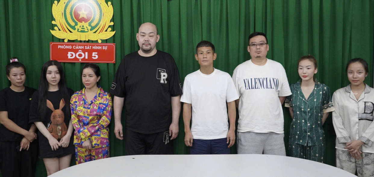Thủ đoạn tinh vi của chủ nhà hàng buôn bán khí cười, tổ chức mại dâm trá hình- Ảnh 1.