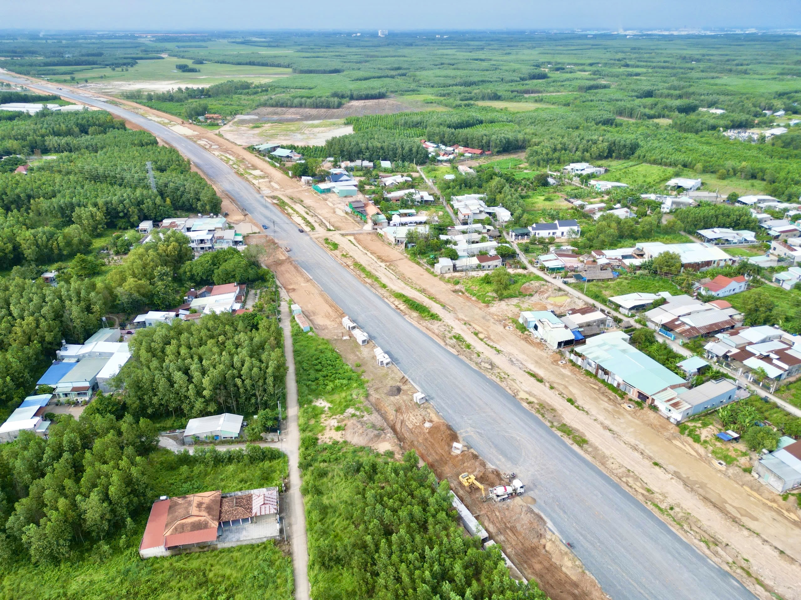 Đồng Nai giải ngân 11.800 tỷ đồng, quyết gỡ điểm nghẽn mặt bằng, cán đích 100% vốn- Ảnh 3.