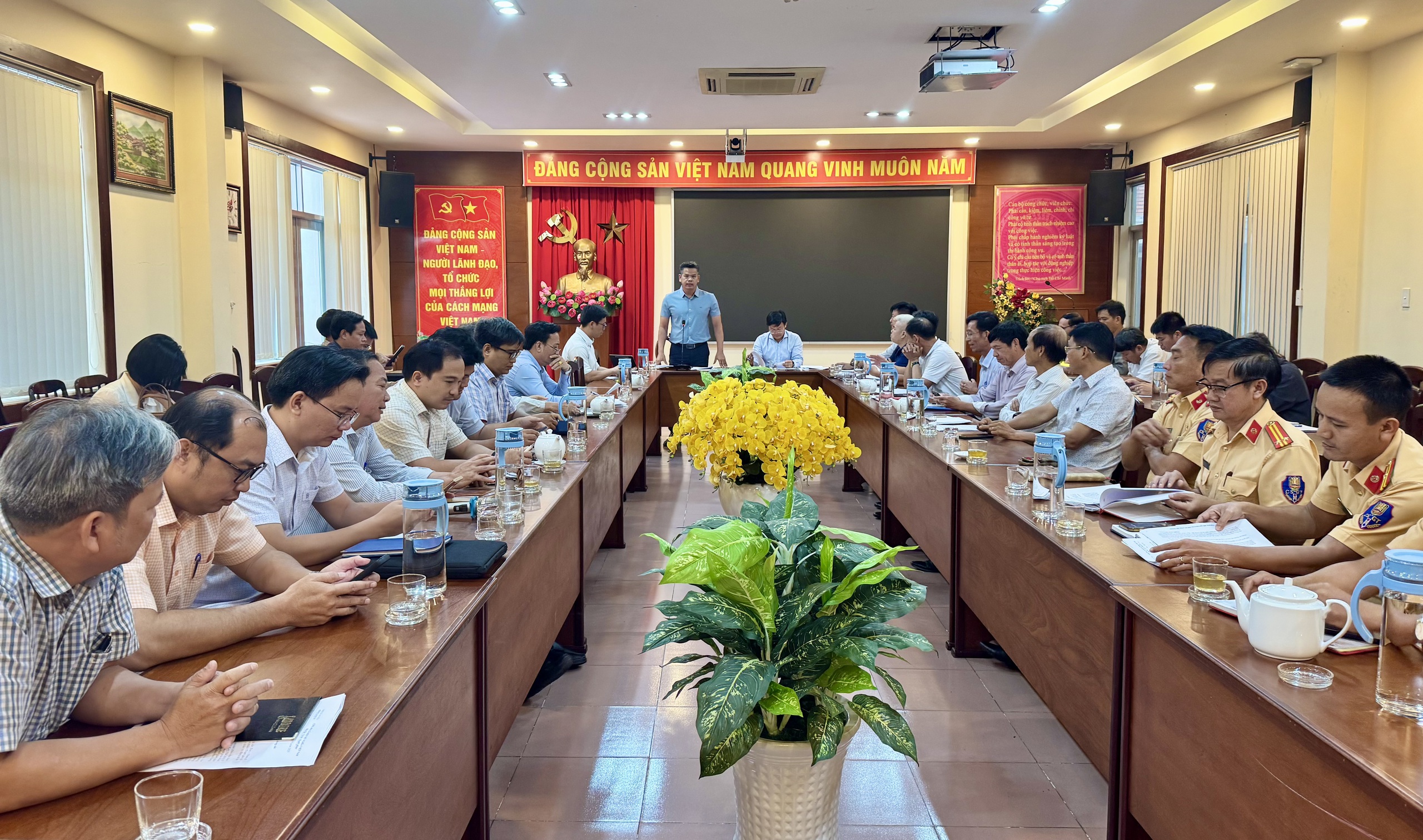 Đồng Nai mạnh tay dẹp lối đi tự mở, xóa điểm đen và siết chặt an toàn đường sắt Bắc - Nam- Ảnh 1.